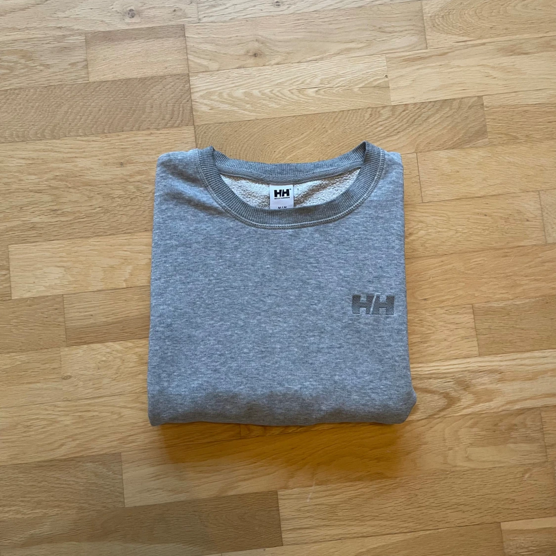 Grå crewneck från Helly Hansen
