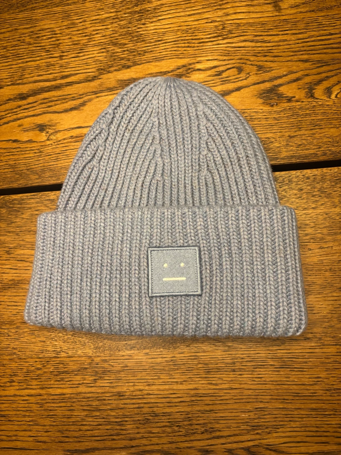 Ljusgrå Acne Studios mössa