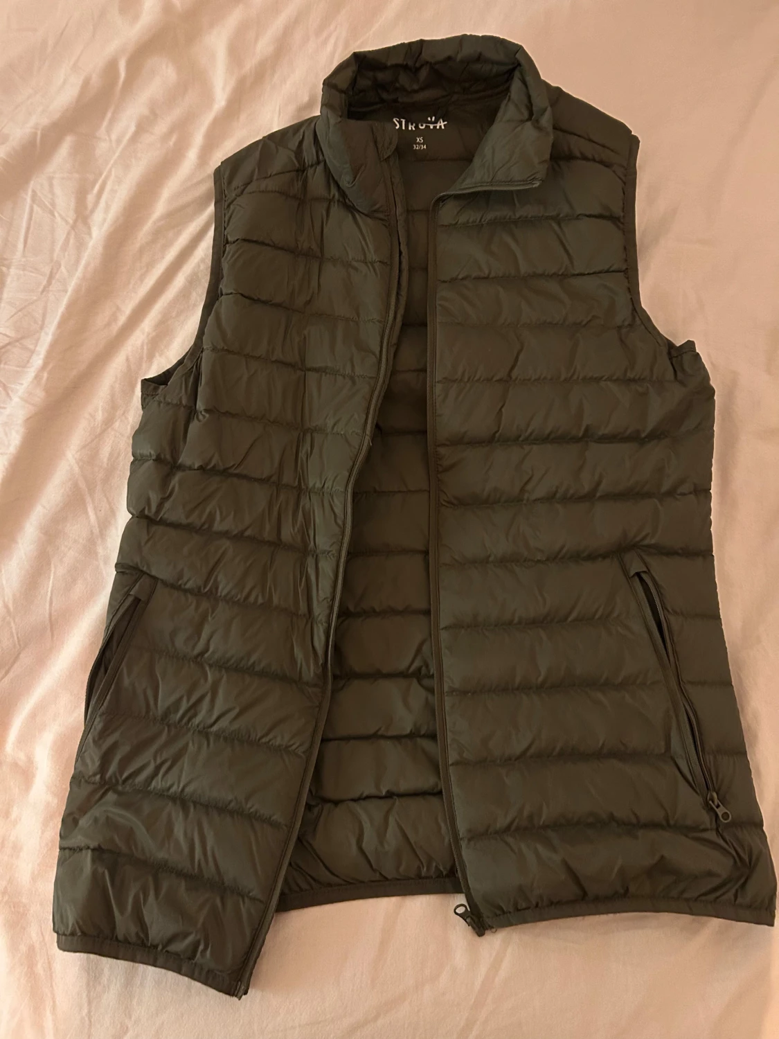 Mörkgrön dunväst från Ströva XS