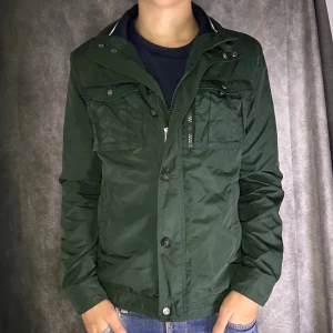 J.lindberg fieldjacket - Mycket fint skick | Size M  | fraktar spårbart inom 24 timmar |  för att köpa klicka ” köp nu” | vid frågor skriv ett meddelande |