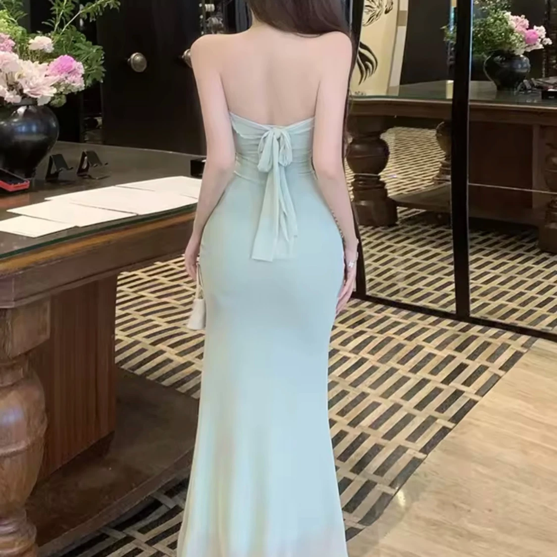 Mintgrön långklänning med spetsdetalj - 3