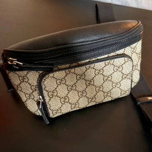 Magväska Gucci - Bra skick, fråga vid funderingar