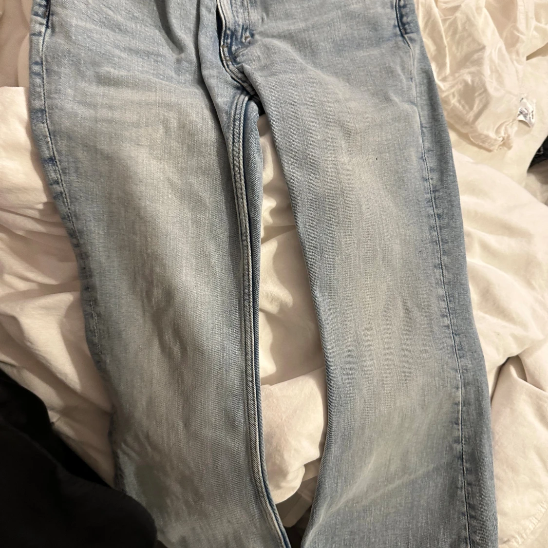 Ljusblå raka jeans från weekday - 1