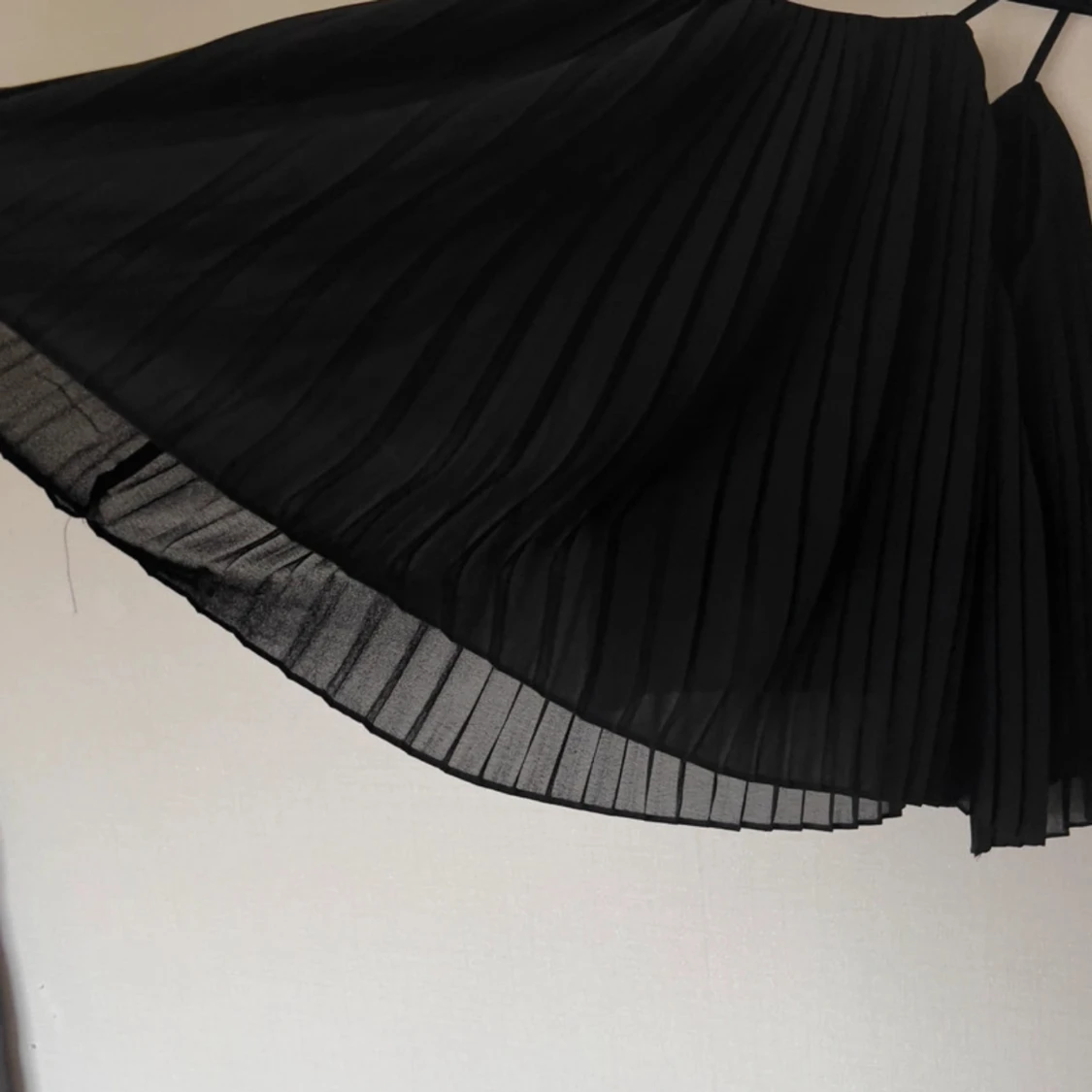 Svart plisserat linne från Golden Live - 1