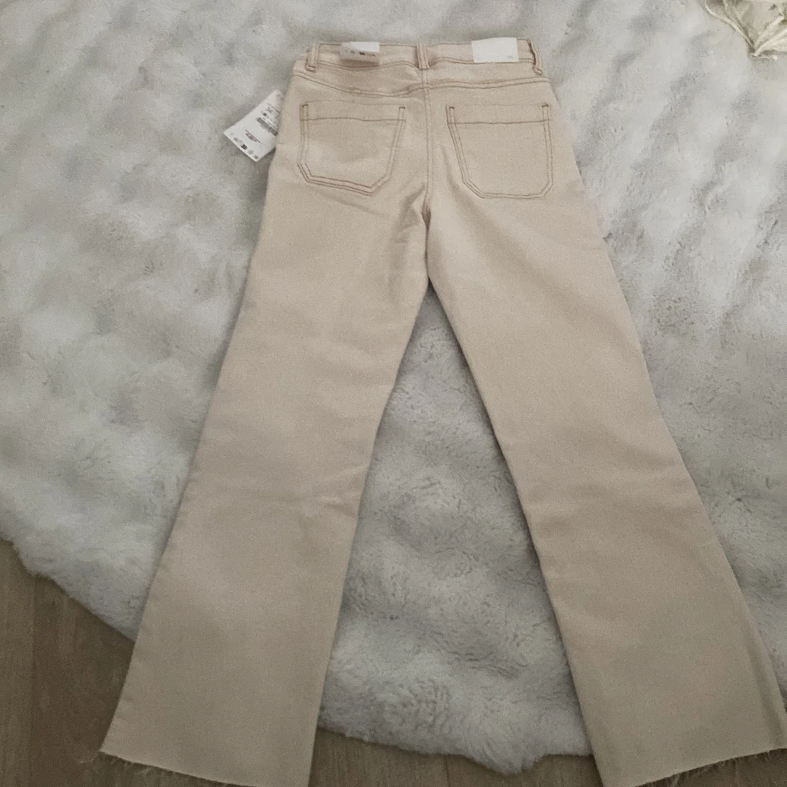 Beiga flare jeans från Zara, strl 34 - 1