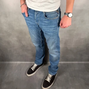 Replay Grover  - - Replay Grover— Storlek 31/30 — 9/10 - Bra skick utan skavanker — Inkluderat - Jeans — Retail 2000kr — Modellen är 180cm, 65kg