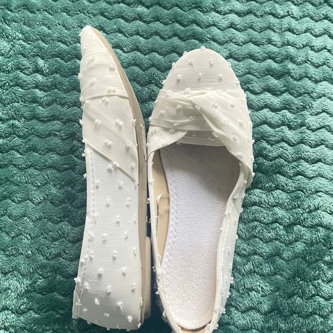 Vita ballerinaskor med rosett och prickar - 1