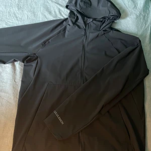 Lululemon pace breaker  - Inte använd mycket, slutsåld i butik. Snygg och stilrent träningsmärke 