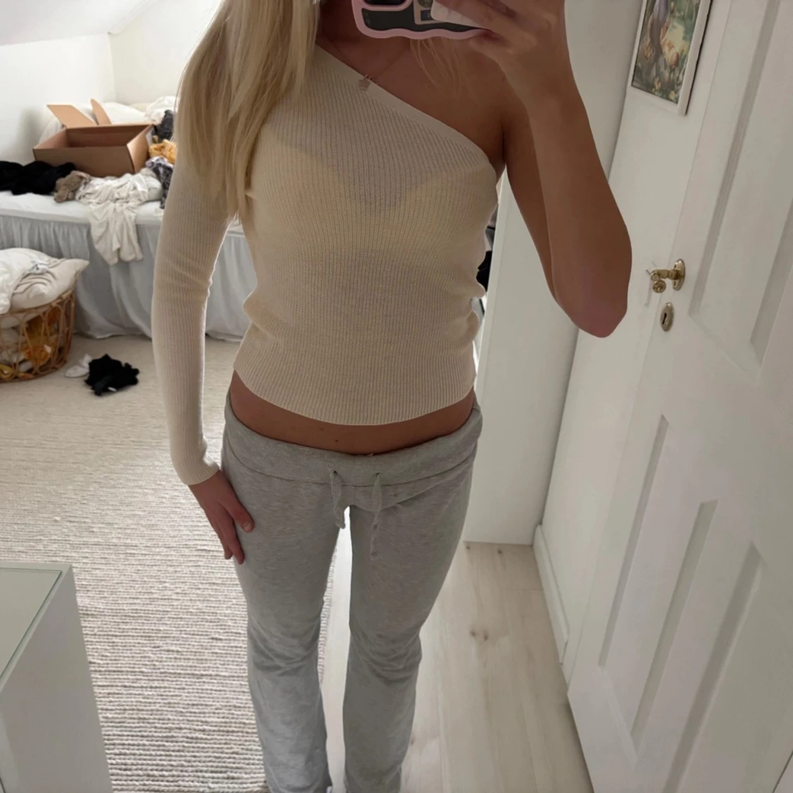 Beige ribbad oneshoulder topp - 90