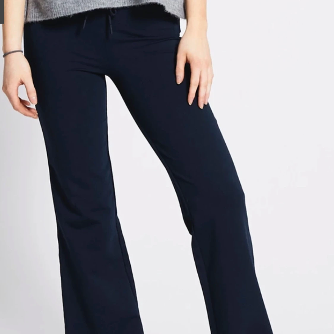 Mörkblå bootcut mjukisbyxor