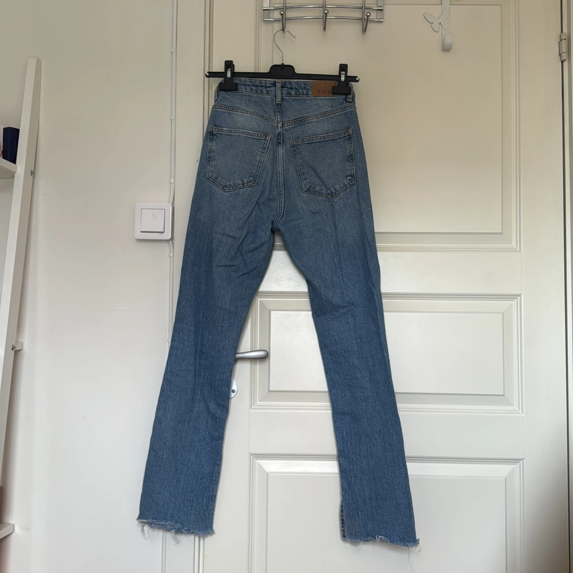 Blå bootcut jeans från Gina tricot perfect jeans - 1