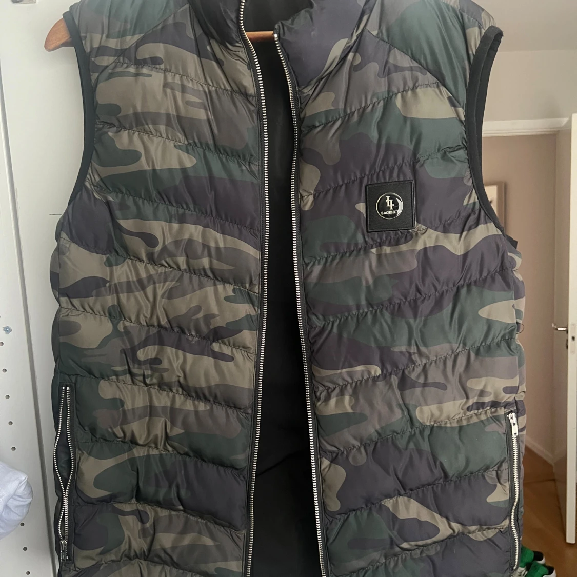 Camouflage dunväst från lagency