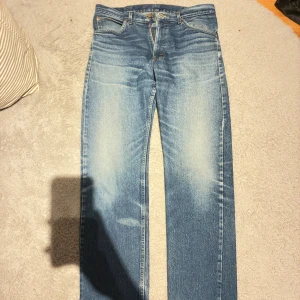 Lee jeans  - Vintage Lee jeans från sent 1900 tal. Rikigt snygga med stiliga fades som ger jeansen en rikigt kick!