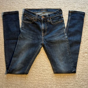 Nudie jeans W 29 L 32 - Tjena! Säljer nu mina nudie jeans, storleks lappen och nudie jeans lappen är borta därav priset. Priset är inte hugget i sten 🪨 