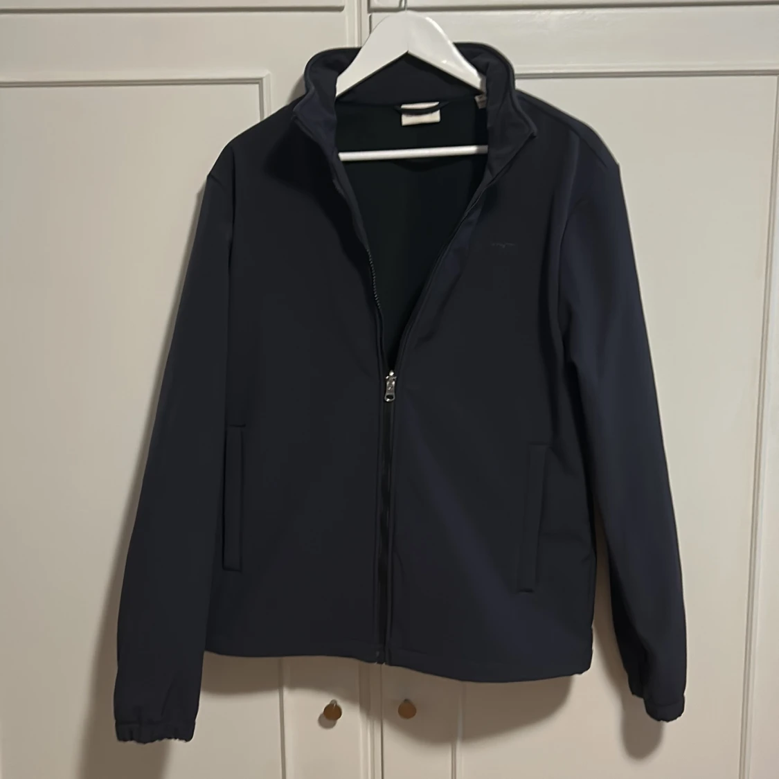 Mörkblå vindjacka från Gant - 3