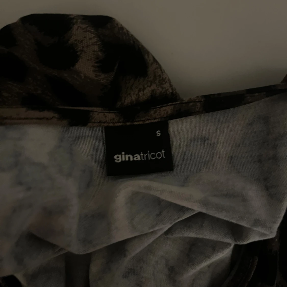 Leopardmönstrad långärmad topp Gina Tricot - 1