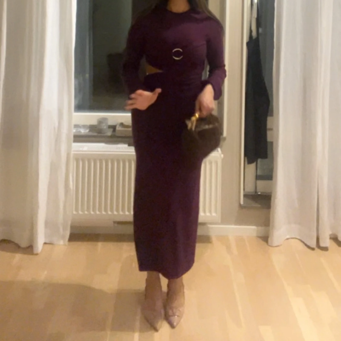 Lila  långärmad cut out klänning  - 3