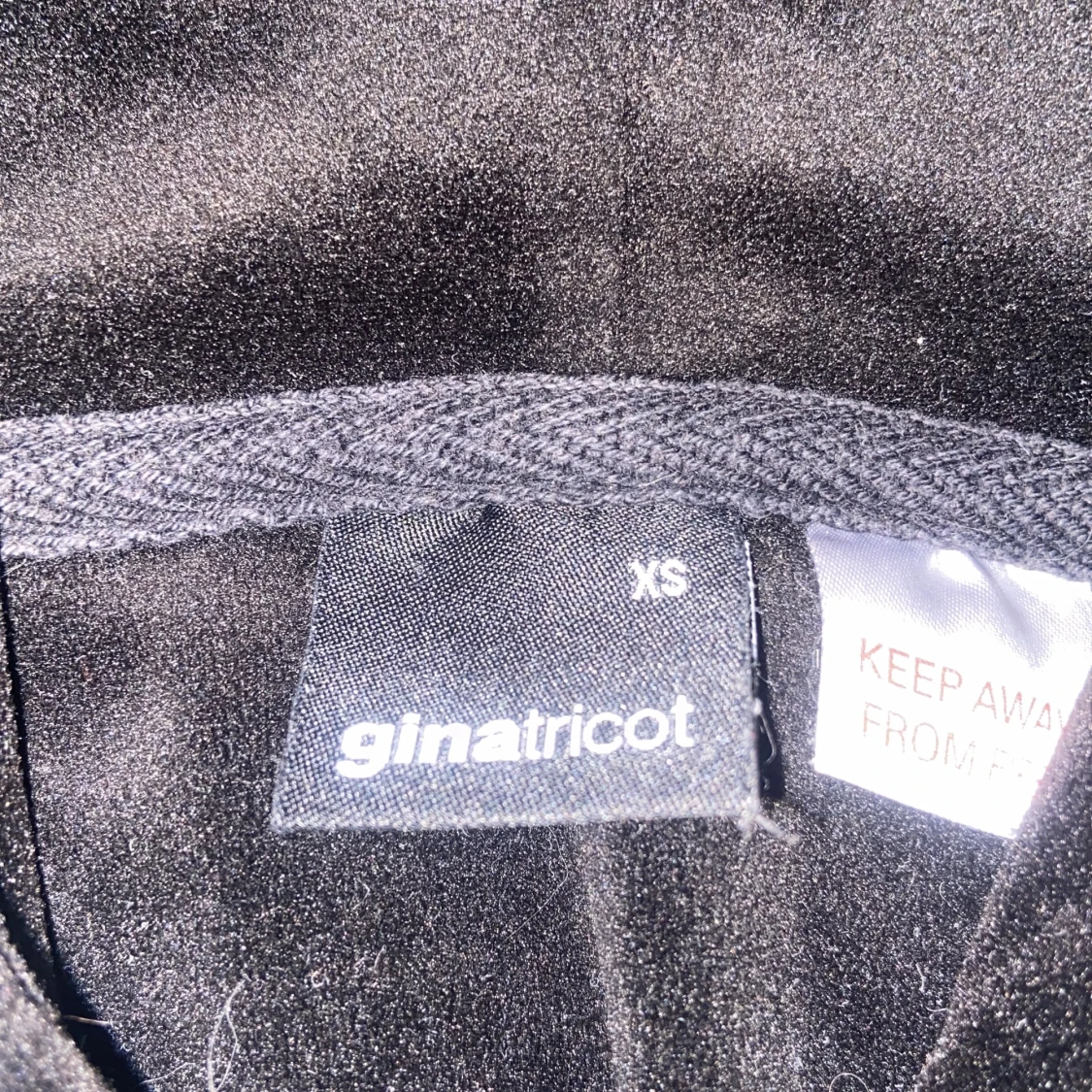 Fin och bekväm kofta i ett lent tyg. - 3