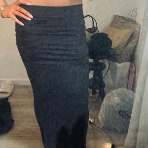 Lång tajt kjol - Så fin lång tajt kjol från Gina Tricot🤗