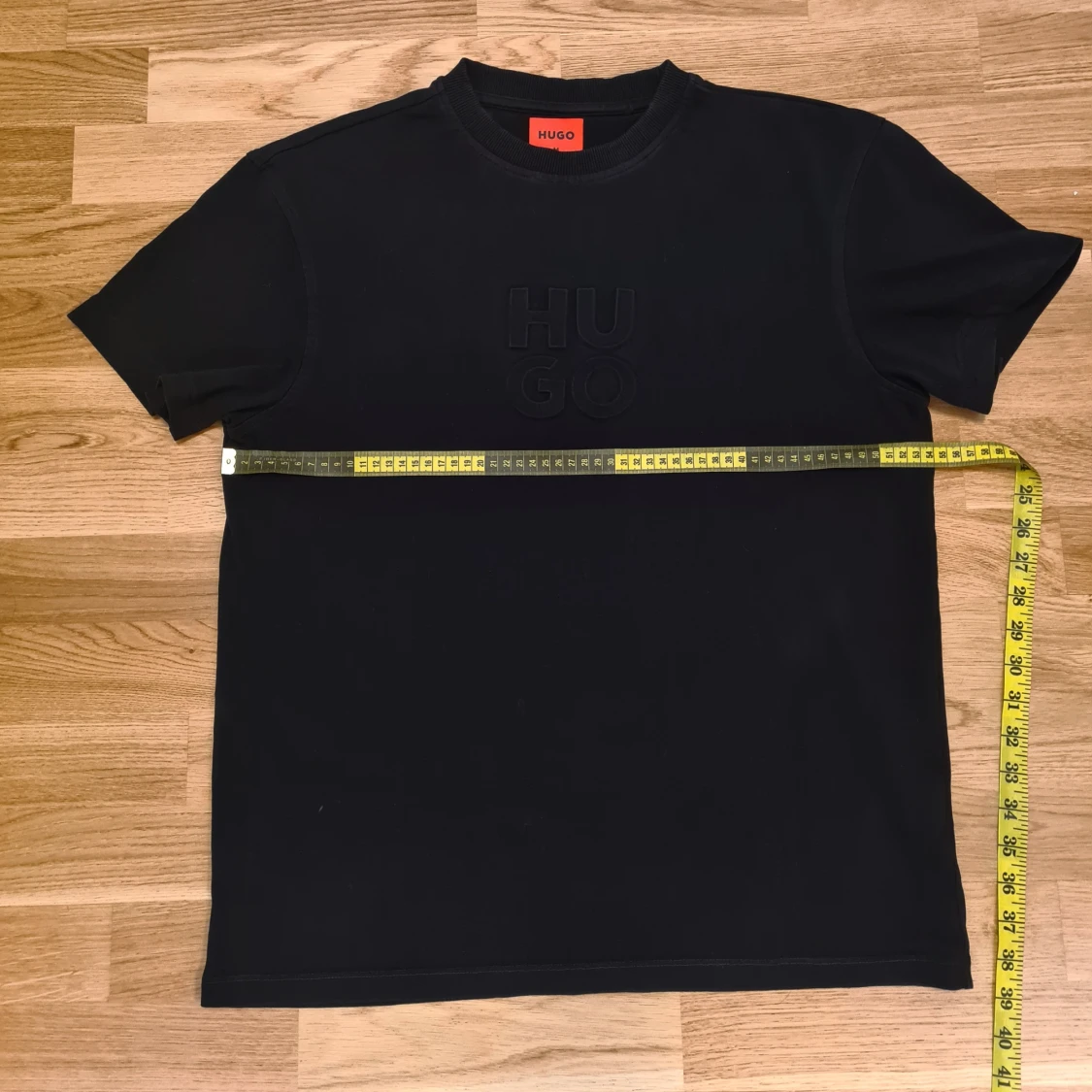 Svart t-shirt från HUGO, storlek M - 1