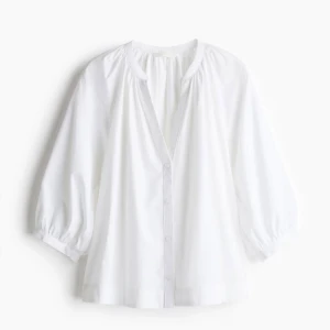 hm blus - slutsåld populär blus, helt ny med prislapp. Storlek M men massar S