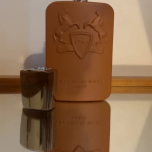 Parfums de Marly Althaïr - Säljer en parfyms de Marly althäïr, den rymmer 125 ml parfym, parfymen passar nu inför vintern och är en jätte bra parfym för både tjejer och killar 