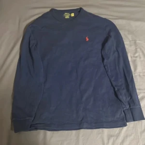  Polo Ralph Lauren Sweatshirt  - Säljer en helt oanvänd Mörkblå sweatshirt Ralph lauren. Storlek S