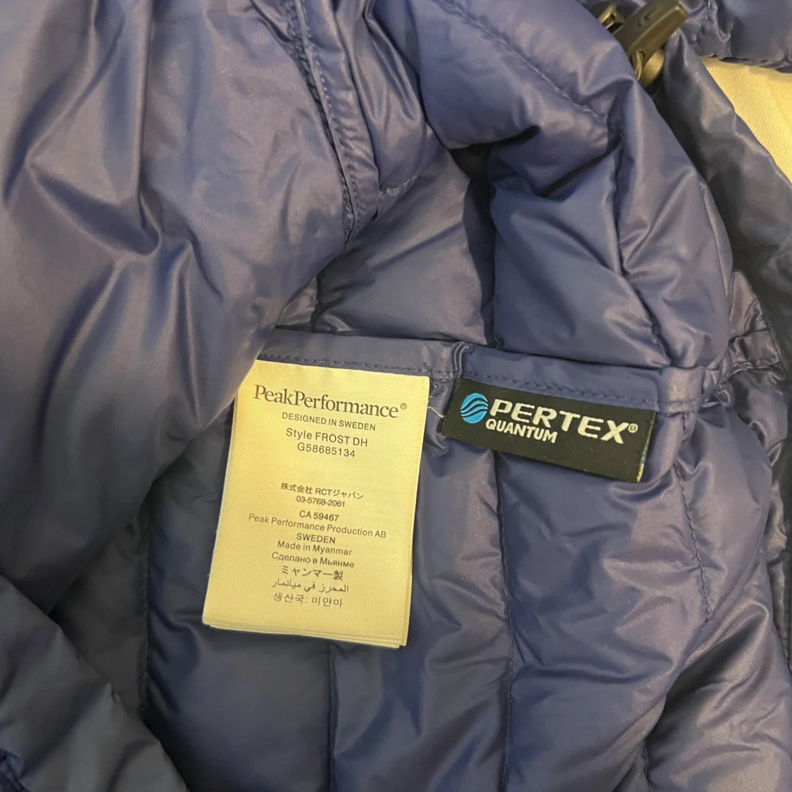 Blå Peak Performance dunjacka med huva - 3