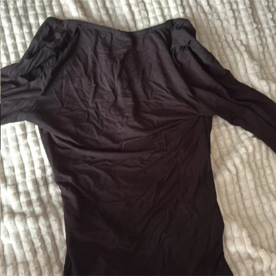 Svart långärmad v-ringad topp - 1