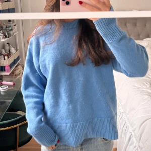 Blå stickad tröja!  - Så snygg stickad tröja i 100% lammull 