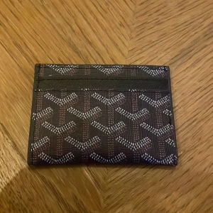 Plånbok - En fin blå plånbok, helt ny, billigt pris, funderingar så är de bara att fråga!😁