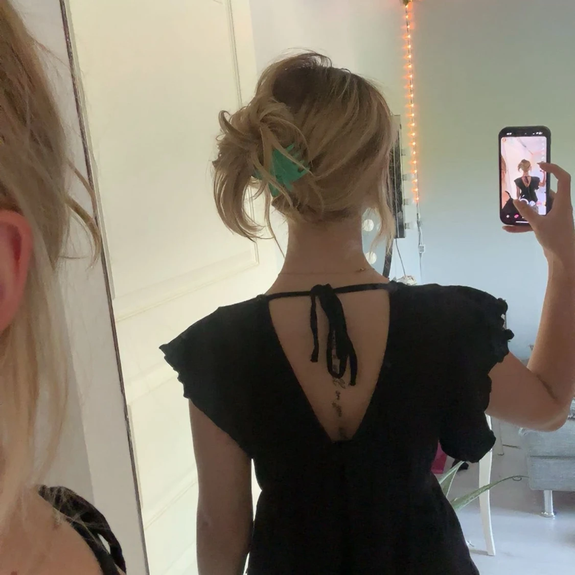 Svart blus med v-ringning från 157 - 1