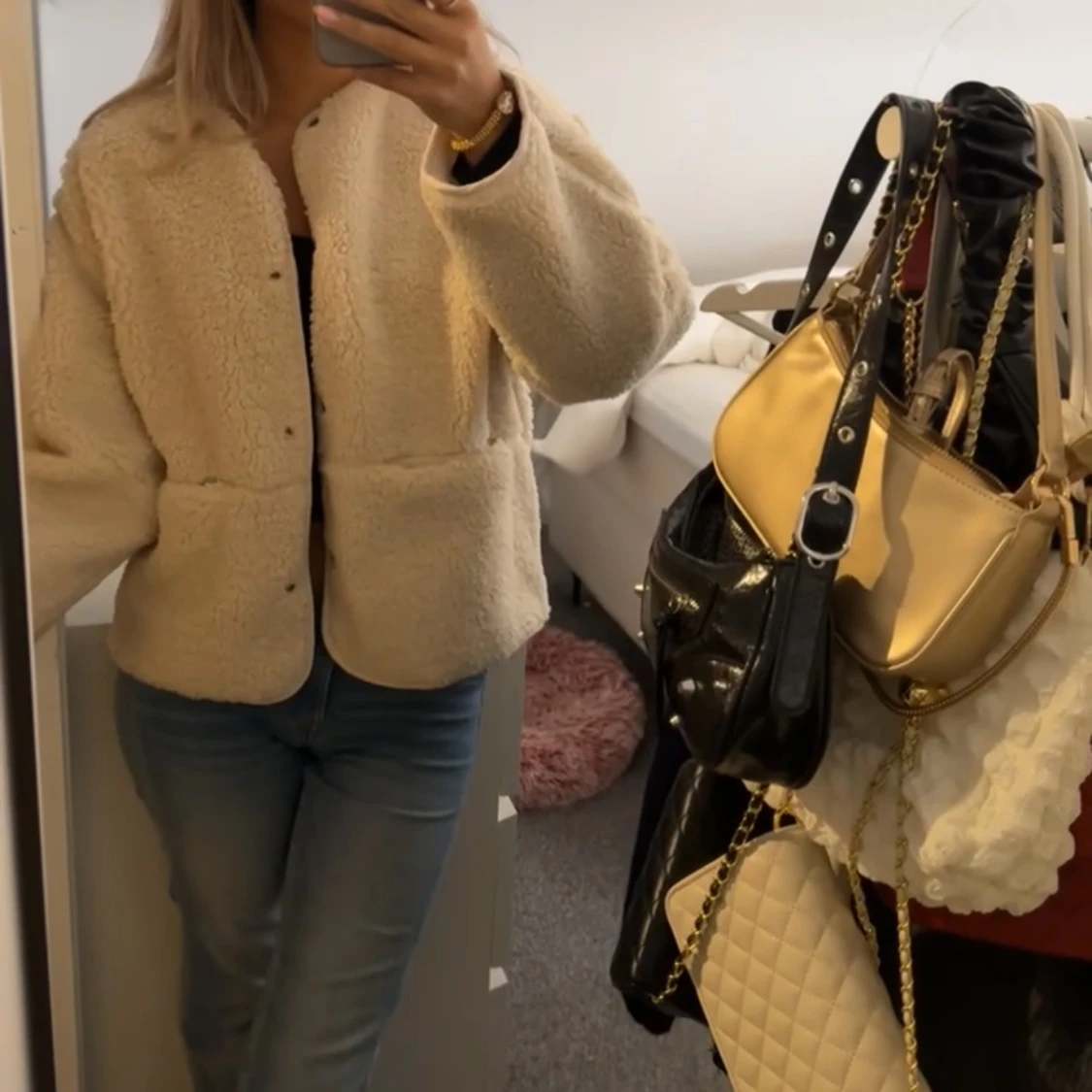 Beige teddyjacka med tryckknappar - 1