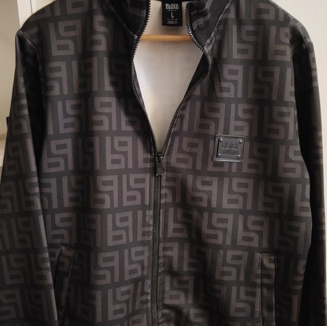 Svart bomberjacka från Black Squad - 1