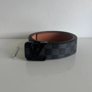 Hel svart bälte  - Skriv gärna vid frågor eller intresse 