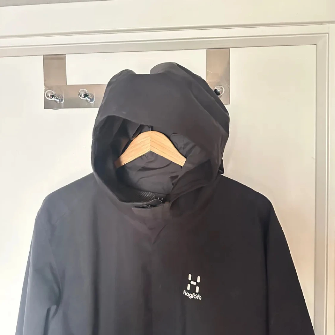Svart vindjacka från Haglöfs med huva - 2