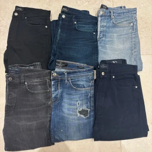 Valentino Och A.P.C Jeans - Säljer av 6 par feta jeans, tre par från Valentino och tre par från A.P.C! Jeansen är i grymt skick och hör av dig vid frågor och funderingar om storlek pris mm!🎉