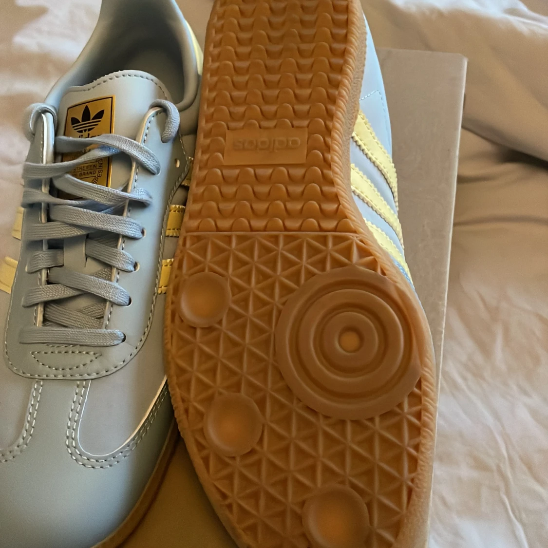 Adidas Samba ljusblå och gula sneakers - 4