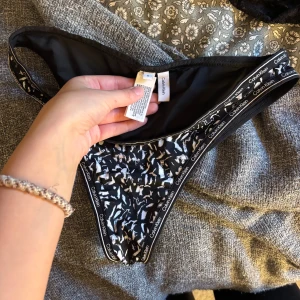 Svart bikiniunderdel Calvin Klein S - Använda en gång!!