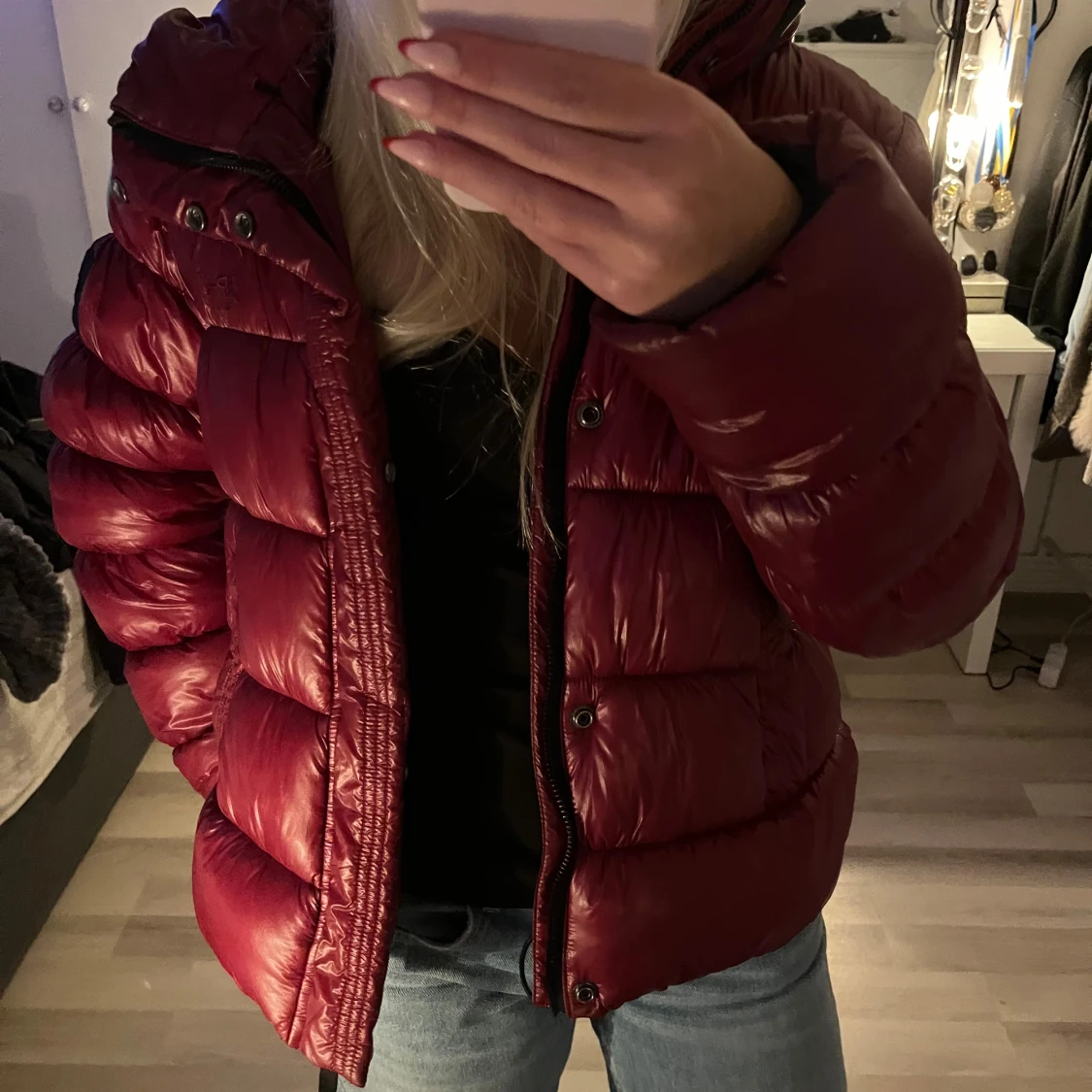 Röd pufferjacka  - 1