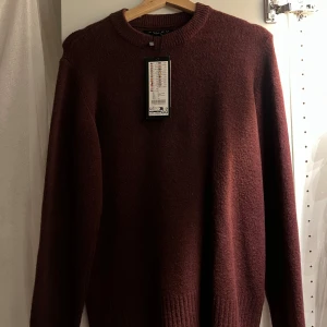 Stickad tröja - Oanvänd med prislapp kvar 💞 stor i storlek 