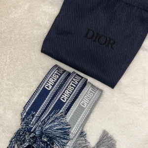 Blått Dor Armband - Stilrent Dor Armband som passar till allt, helt oanvänt. Tveka inte på att höra av dig vid frågor