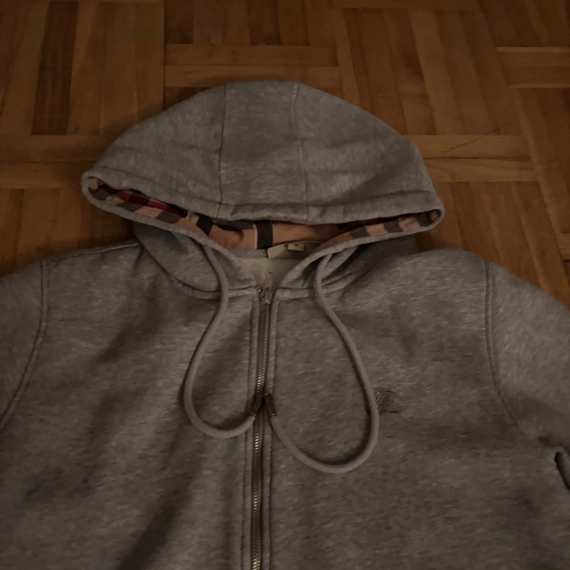 Grå Burberry hoodie med dragkedja - 1