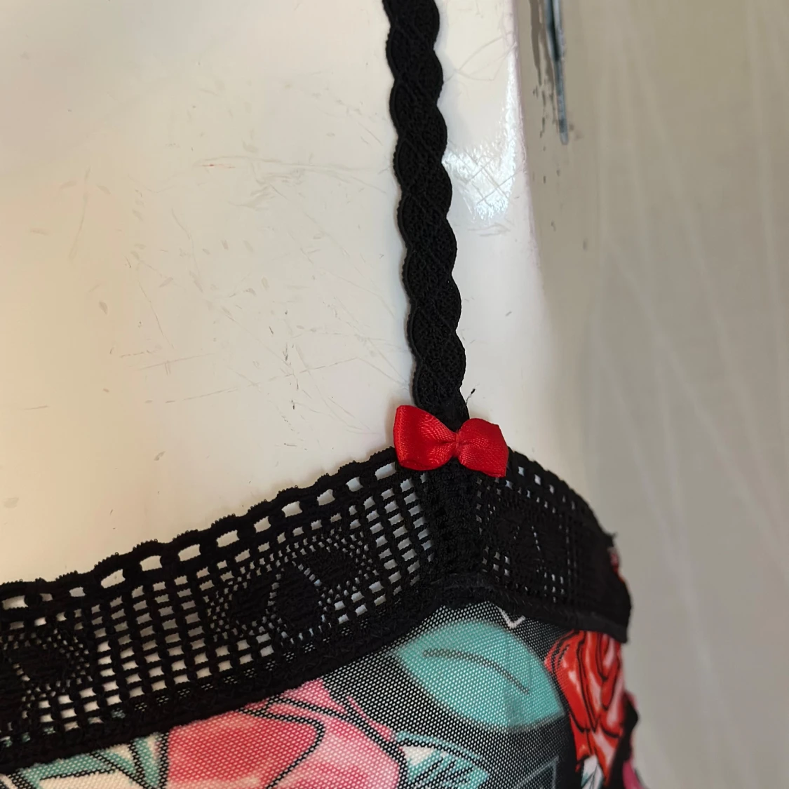 Blommig mesh linnetopp med spets - 2