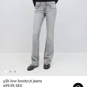 Grå jeans med detaljerade fickor från Gina Tricot  - Superfina jeans i mycket bra skick!! Nyskick 499 kr