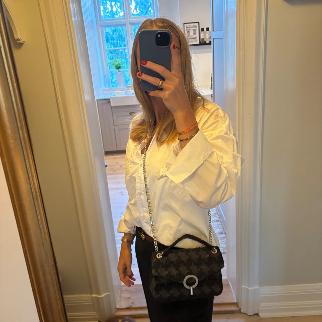 Svart axelväska Sandro med kedja - 1