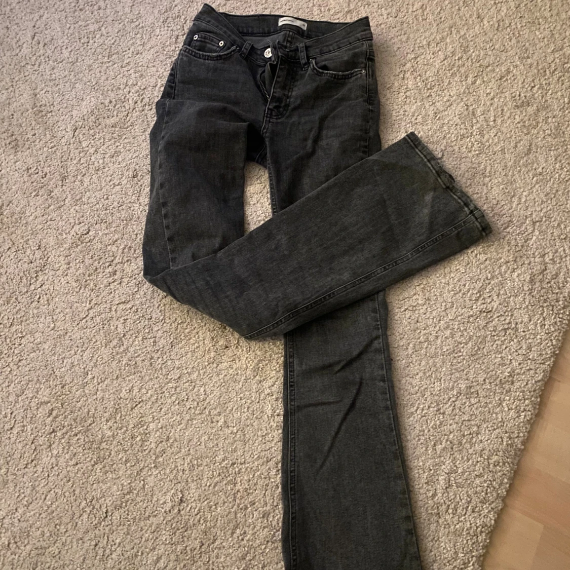Svarta bootcut jeans från Gina tricot