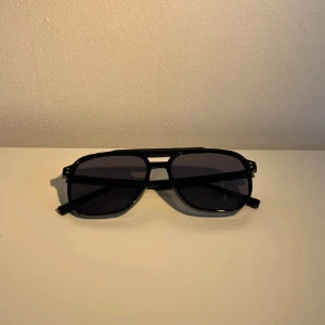 Tom Ford liknande solglasögon - Tom Ford liknande solglasögon. Helt nya. Perfekta för en stilren look.😁
