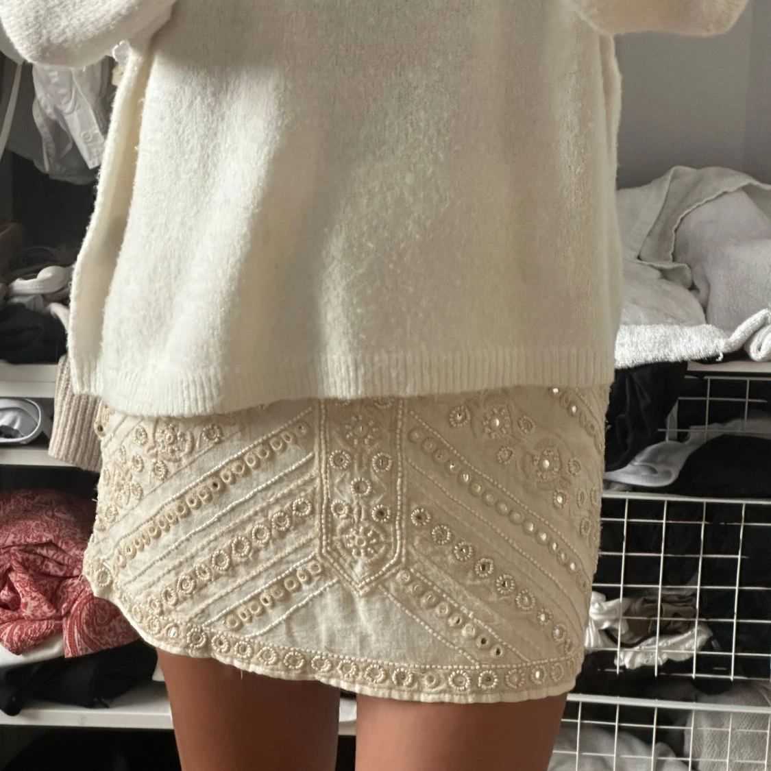 Beige broderad minikjol från Zara - 1