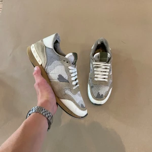 Valentino Rockrunner - Snygga Valentino Rockrunner i sick 6/10. Skon är i storlek 39. Skriv gärna vid funderingar 👍 Pris kan diskuteras vid en snabb affär 👍✅